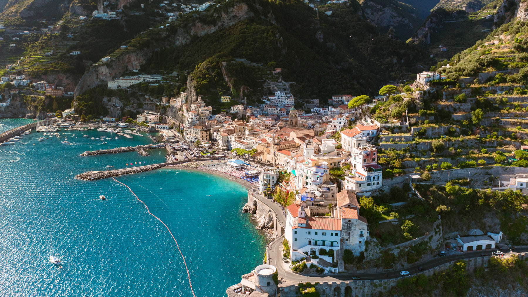 Navegar por la costa mediterránea italiana: guía completa